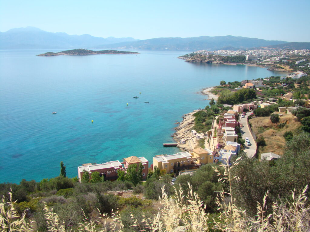 Widok na zatokę i miasto Agios Nikolaos